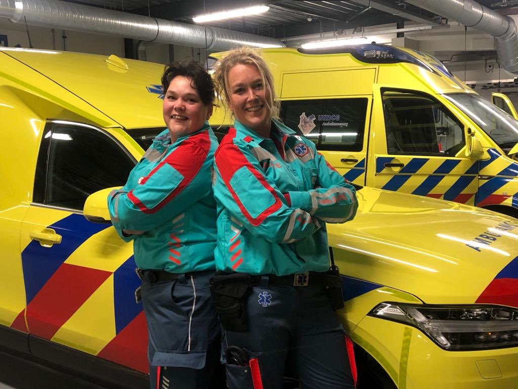 De eerste dag in nieuwe kleding #trots #postemmen #dmvda @UMCG_Ambulance #stoer