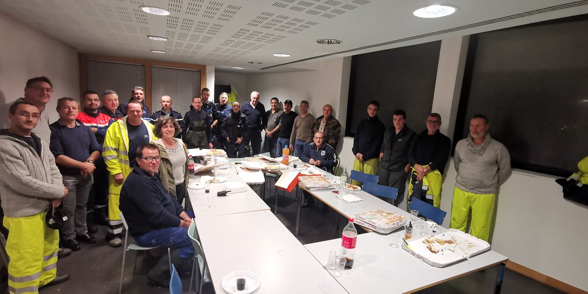 ValbonneSA's tweet photo. Sur la commune, les équipes étaient sur le pont toute la journée. Nous les remercions pour leur dévouement et leur sens du service public. #Valbonne #SophiaAntipolis https://t.co/aBHJPBBqPC