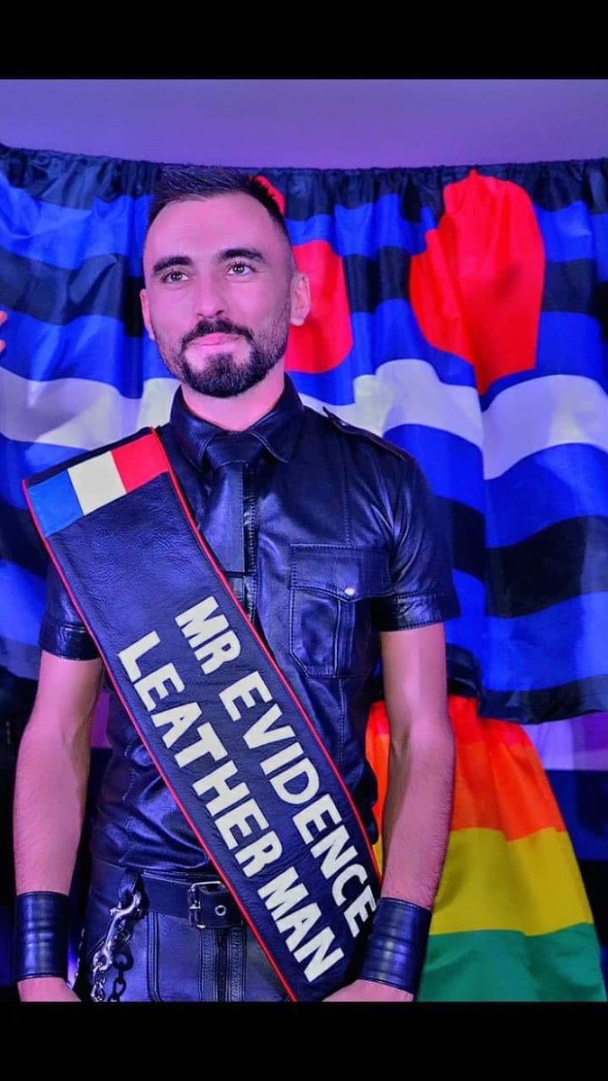 FetishPrideIT's tweet photo. Indovinate chi sarà al #FetishPrideItaly? Damien neo eletto #MisterEvidenceLeatherman! Per conoscerlo venite a #Napoli dal 6 all’8 dicembre e celebrate con noi la vostra passione per il #Fetish. Info e prenotazioni https://t.co/w8pszVLC6E #FPI7
#StrongerTogether alla francese 😘 https://t.co/hyi7IrmtmO