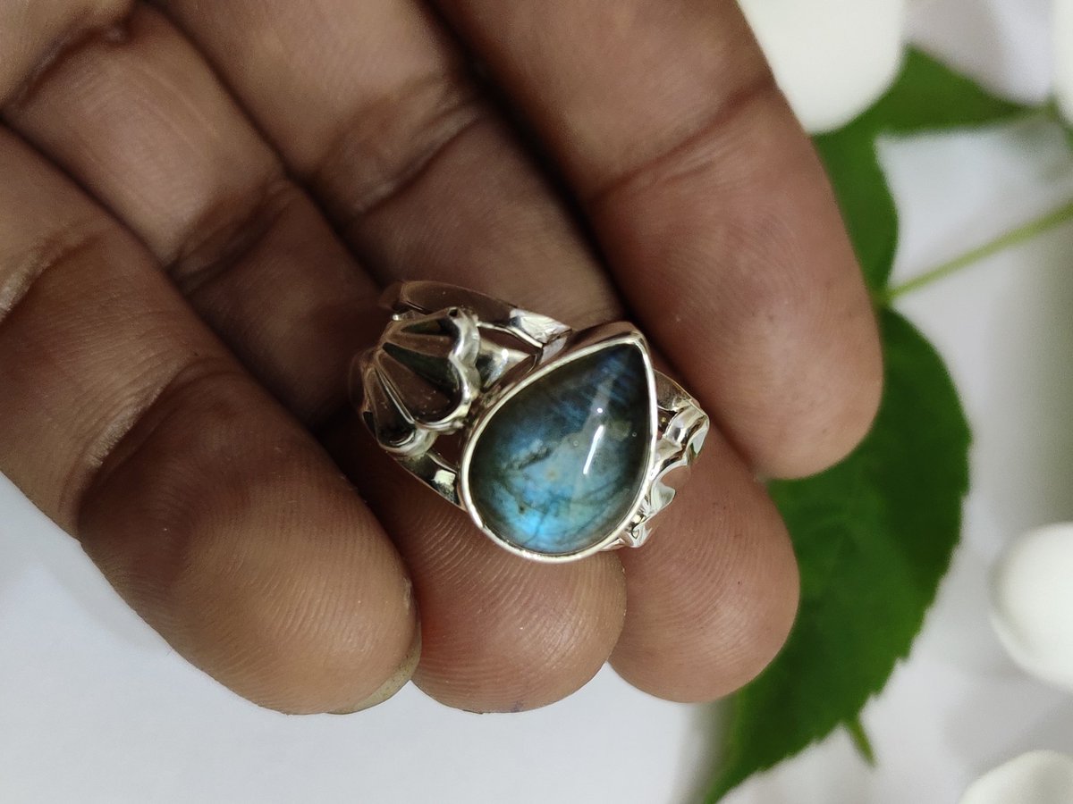 gemstonejewelr3's tweet photo. Labradorite Ring๐ In 925 Sterling Silver
#christmaspresents
#Christmas
buy at๐https://t.co/NVPeA4hg4j
#labradoritering #925sterlingsilverring #sterlingsilverring #925silverjewelry #blueflashlabradorite #blueflashring #handmadering #christmasring #giftideas #statementring https://t.co/LXunaLbcyI