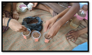 CASPIndia's tweet photo. A program for observing of fertilizers with children was conducted at Suwai REC Center on 17th August, difference between organic fertilizer and urea fertilizer and observed how to get good produce. They learned which fertilizer is more useful for farming and studied its effects. https://t.co/dtwdBvh18a