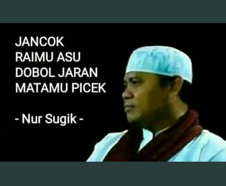 Tualetdagi pissing mushukning yashirin kamerasi