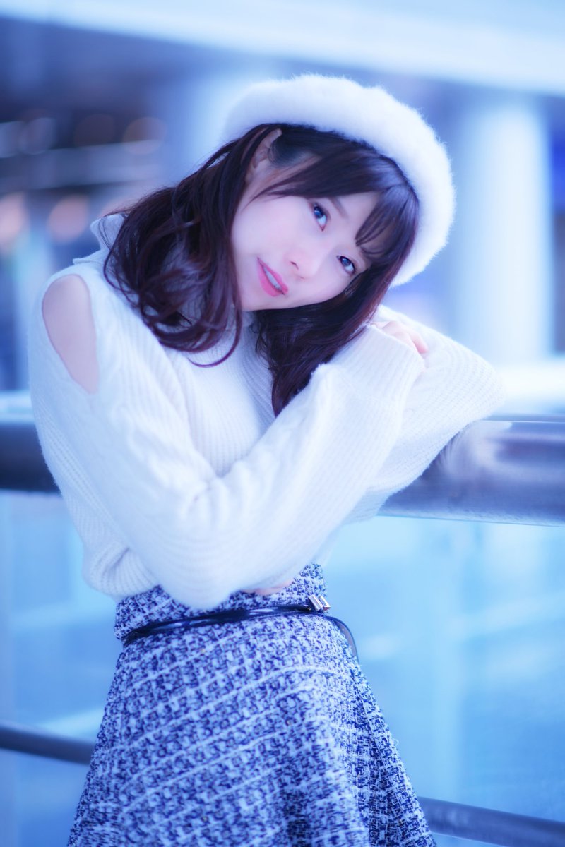 ちゃんくま 19 12 02 サーチワン撮影会 In名古屋 栄町オアシス21銀河の広場 野外撮影ならではのれあちゃの魅力をどうぞ メ テレウルフィ君と バス路線地図でガイド風に ガイド誘導風に矢印ポーズ テレビ塔バックにモデルぽく 純ラテ おっぱい