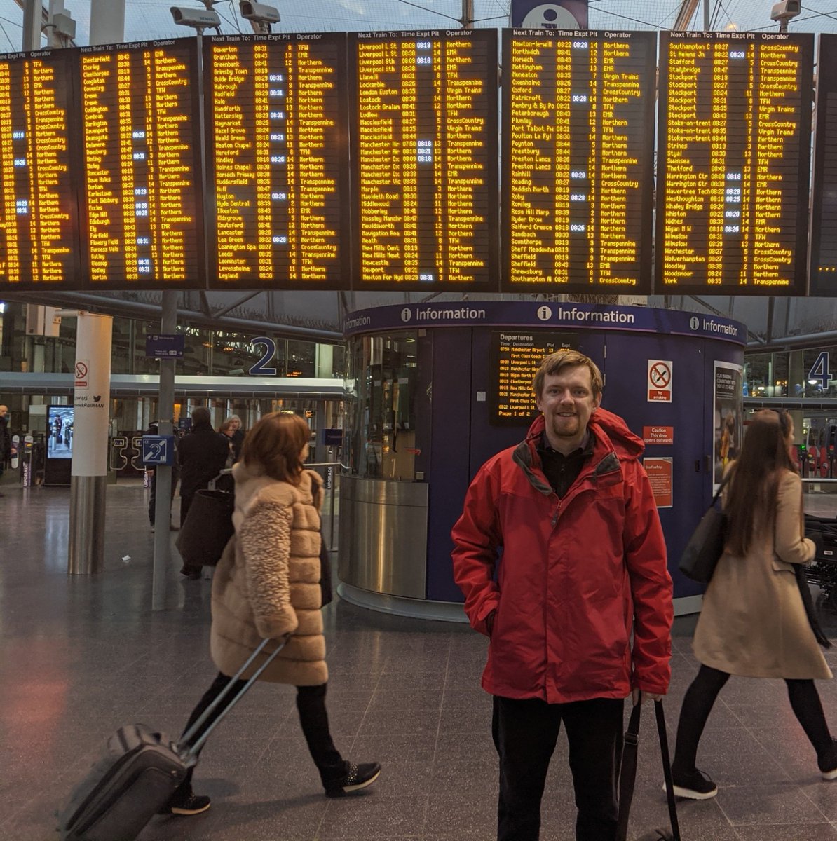 I commute, like many from #Macclesfield and #Poynton. In my way to work this morning I spoke with fellow travellers. They welcome Labour's plan to cut fares before the usual annual price-hike. We will make travel affordable, taking the focus away from profits back to passengers.