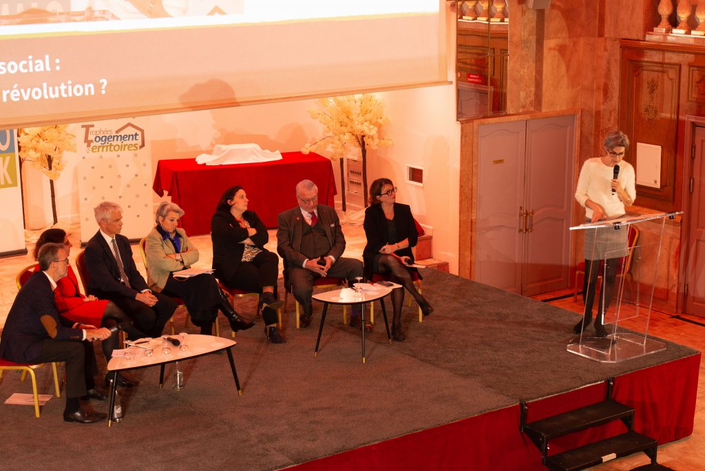 immoweek's tweet photo. « Le #logement social : évolution ou révolution ? » telle était la question posée aux intervenants du 2ème débat des #TLT2019. Retour en images par ici >> https://t.co/Rf6N3szIRy https://t.co/nUbp8kO0sx