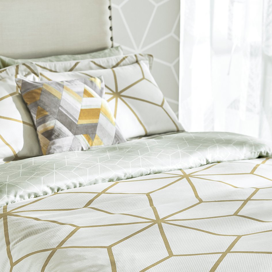 Curtaincraft's tweet photo. Who enjoyed a lie-in this morning? We won't blame you for not wanting to leave your bed, especially if you've got the new @bedeck @HarlequinFW bedding!
#bedeck #Harlequin #interiordesign #bedrooms #bedroom #bedroomdesign https://t.co/RA0QtysFM3