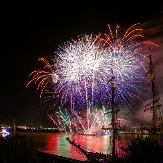 #Bordeaux Fête le #Vin s’invite à Noël 🎄 Pour les Fêtes, offrez des Pass Dégustation… 13€ au lieu de 21€ ! ▶️ Acheter mon pass : bit.ly/BFV-2020

⚠️Offre valable du 2 décembre au 6 janvier 2020, limitée aux premiers 5 000 Pass.