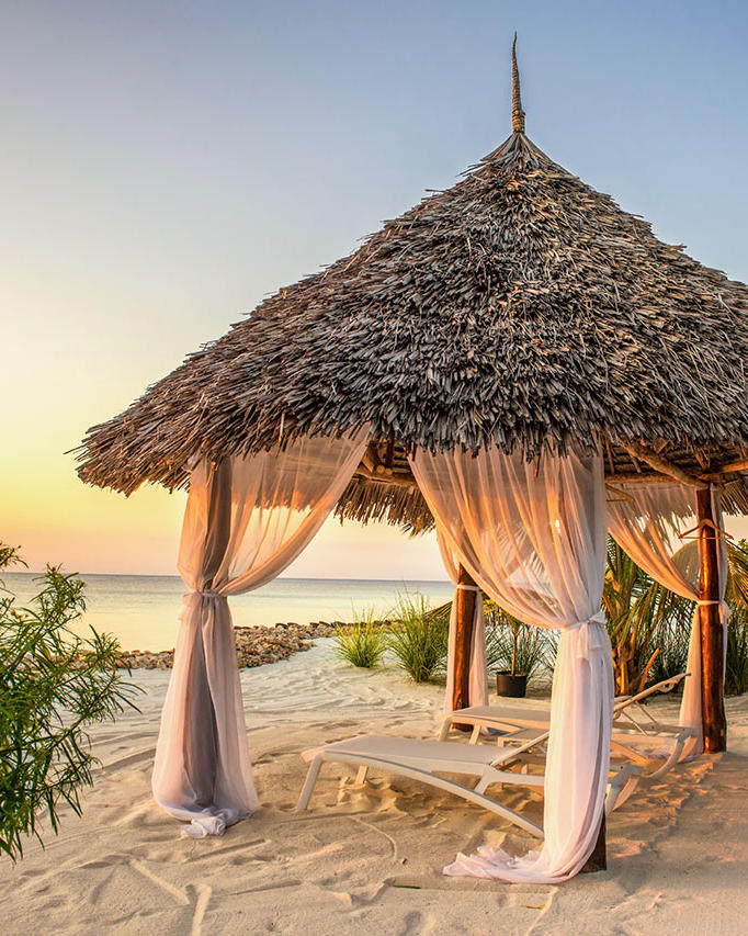 Är det dags att förverkliga drömmen om en riktigt lyxig semester? Vad sägs om en sagolik paradisö i Indiska oceanen, med tropisk grönska, en djungel av kokospalmer och underbara stränder? bit.ly/2bP2TU2 #Zanzibar #ving #vings #värld #semester #resa