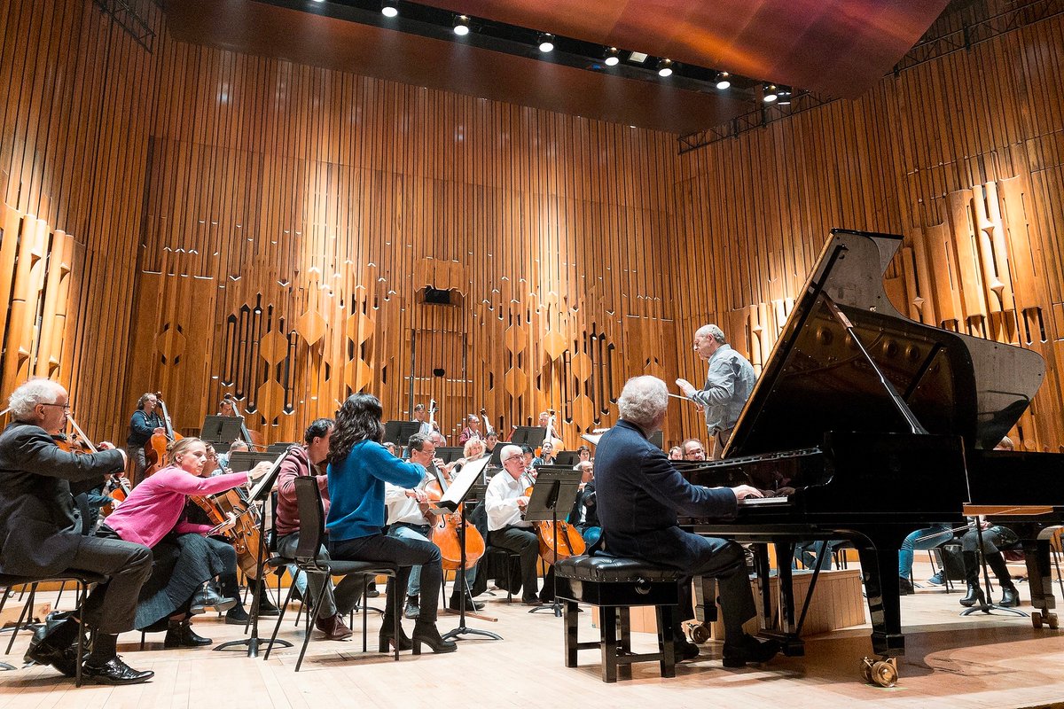 BudFestivalOrch's tweet photo. "The Barbican Centre in London is a mysterious venue whose acoustics are not easy, and which we had to conquer again after 15 years. Iván solved the problem with his usual routine, so we let out our voice at the concert and resonated every corner."

Emese Gulyás
#BFO #BFOonTour https://t.co/fA5xC5yBmr