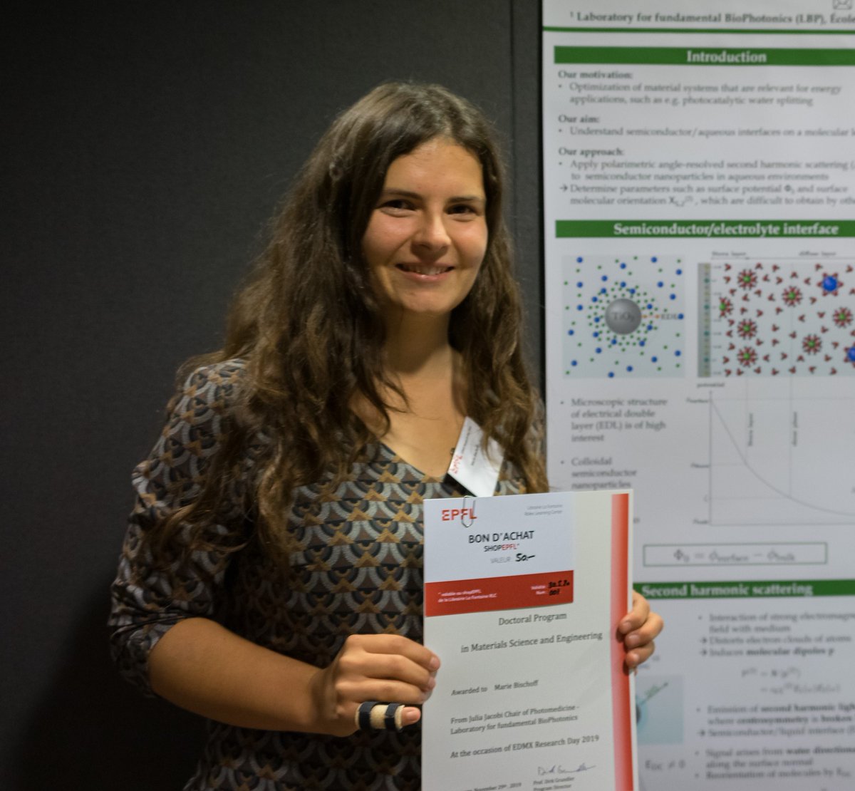 SylvieRoke's tweet photo. Marie Bischoff wins the poster prize at EPFLs Materials Research Day for her work on “Second Harmonic Scattering from colloidal nanoparticles in solution”. Well done! – LBP going strong. Who is next :-) ?
# nanoparticles #surfacepotential #colloids https://t.co/fFitAYQFNS