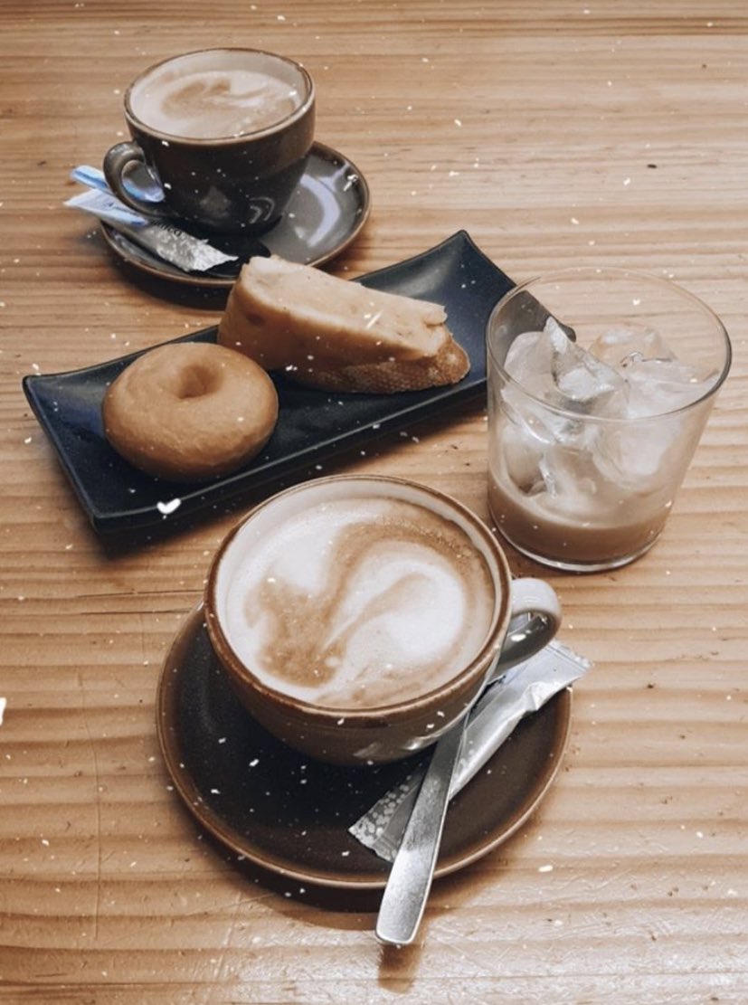 Razones para empezar el día de buen humor:
.
☕ Un buen café.
🌞 El sol nos acompaña.
😍 Tú #momento #tribecaleon.

¡Ánimo! y a darle caña a la semana 💪

#leonesp #mondaymotivation #café #coffee #desayuno #desayunos #coffeebreak