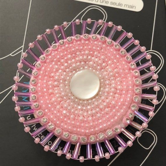 beauxbeautyblog's tweet photo. And another beaded PopSocket on Etsy- there are a more, but I've only been posting the ones that follow the IACA rules, and are #NativeMade. #beadwork #NativeTwitter #EtsyAffiliate #beadedPopSocket #GiftIdeas https://t.co/sSYEIk4u54 https://t.co/EIw0zHO1OH