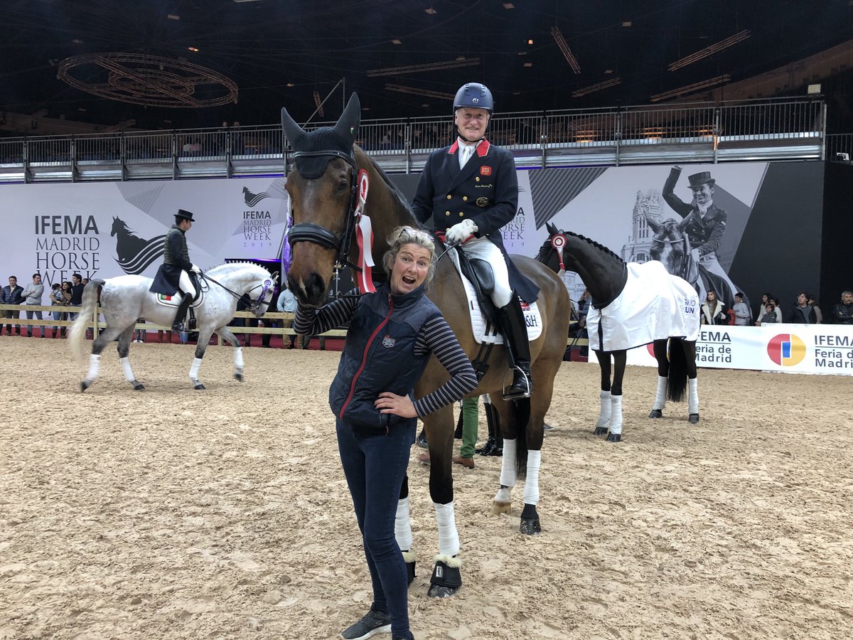 Bubblingh making friends with fans ⁦<a href="/MadridHorseWeek/">Madrid Horse Week</a>⁩ after his 6th place ⁦<a href="/FEI_Global/">The FEI</a>⁩ World Cup qualifier &amp; posing with super groom ⁦<a href="/TroniseckHeidi/">Heidi Troniseck</a>⁩ . Now looking forward to ⁦<a href="/olympiahorse/">Olympia, The London International Horse Show</a>⁩ <a href="/britishdressage/">British Dressage</a>⁩ ⁦@DodsonHorrell⁩