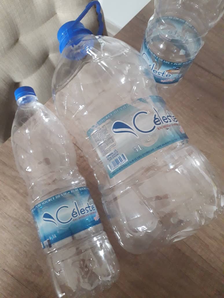 Emiang_finance's tweet photo. 💡#IdéesBusinessAfrique
Avons-nous de l'or dans nos cuisines?
✅Que faites-vous de toutes vos bouteilles vides?
✅Avez-vous mis en place un système de recyclage?
✅Vendez-vous les bouteilles vides?
✅Que pensez-vous de la création d'une PME de recyclage de produits en plastique? https://t.co/iZQOSOVC5y