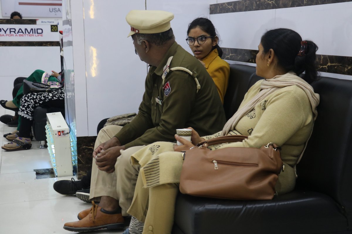 PyramidVisa's tweet image. Here are #glimpses of a pre-departure #session hosted by #CodeCore College at Pyramid eServices Jalandhar branch. We wish the best of luck to all the fortunate #students for their future #endeavours.
📱93566-93566
#PyramideServices #Canada #StudyAbroad #studygram #StudyVisa #Go