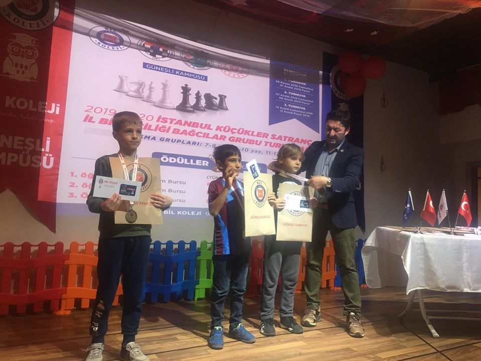 İstanbul Küçükler Satranç İl Birinciliği Bağcılar Grup Turnuvası Güneşli Bil Koleji ev sahipliğinde gerçekleşiyor.