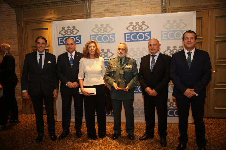 guardiacivil's tweet image. #MuyAgradecidos a la Federación de Empresarios de Comercio y Servicios de Zaragoza y Provincia que nos ha galardonado con el premio #Ecos2019, por velar por los intereses del comercio de proximidad
aragondigital.es/2019/11/30/eco…

#ParaServirYProteger
