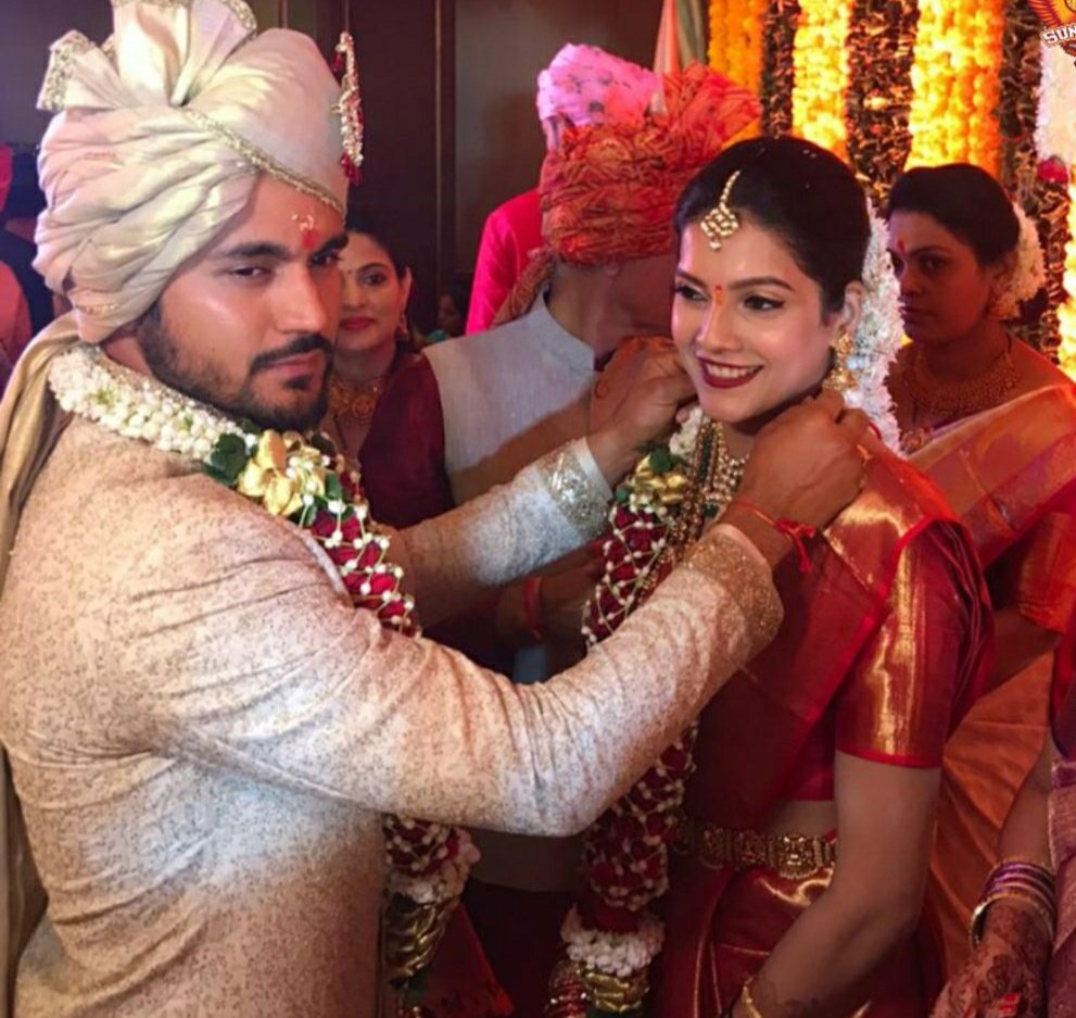 BangaloreTimes1's tweet photo. #ManishPandey tied the knot with actress #Ashrithashetty in Mumbai https://t.co/LFNXSoj2qA