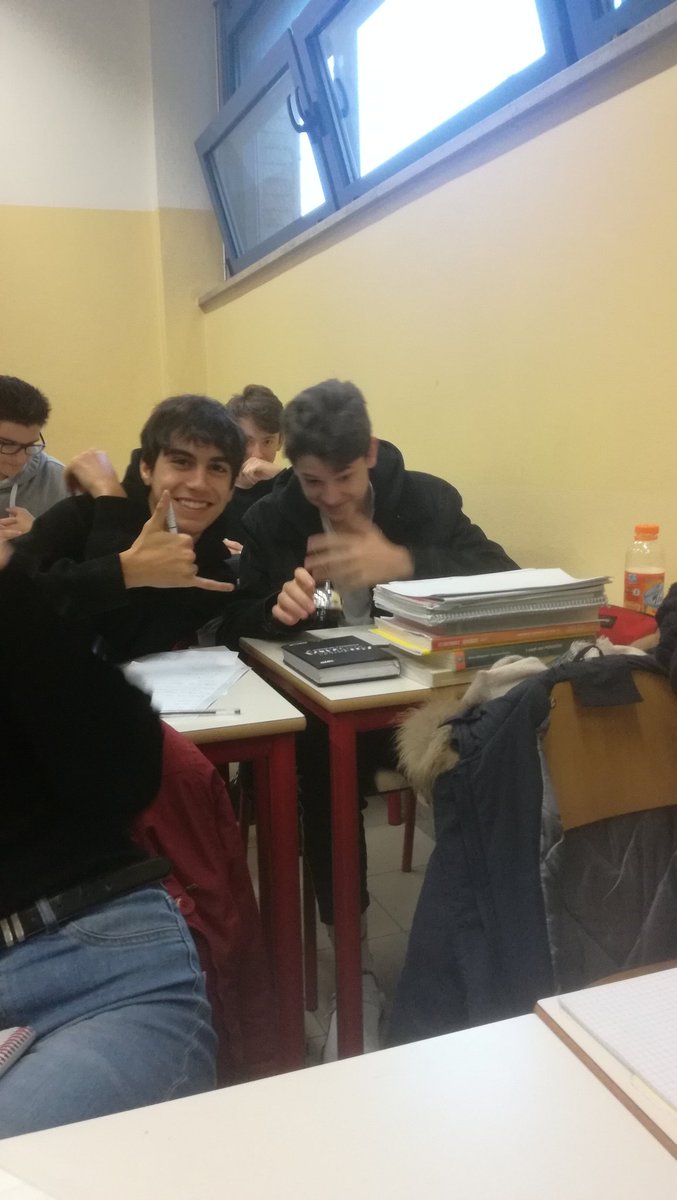 GExponi3F's tweet photo. Giornata di prove, con tanto di campanellino #tothetopneverstop
୧( ಠ Д ಠ )୨ https://t.co/dJXVak4mcP