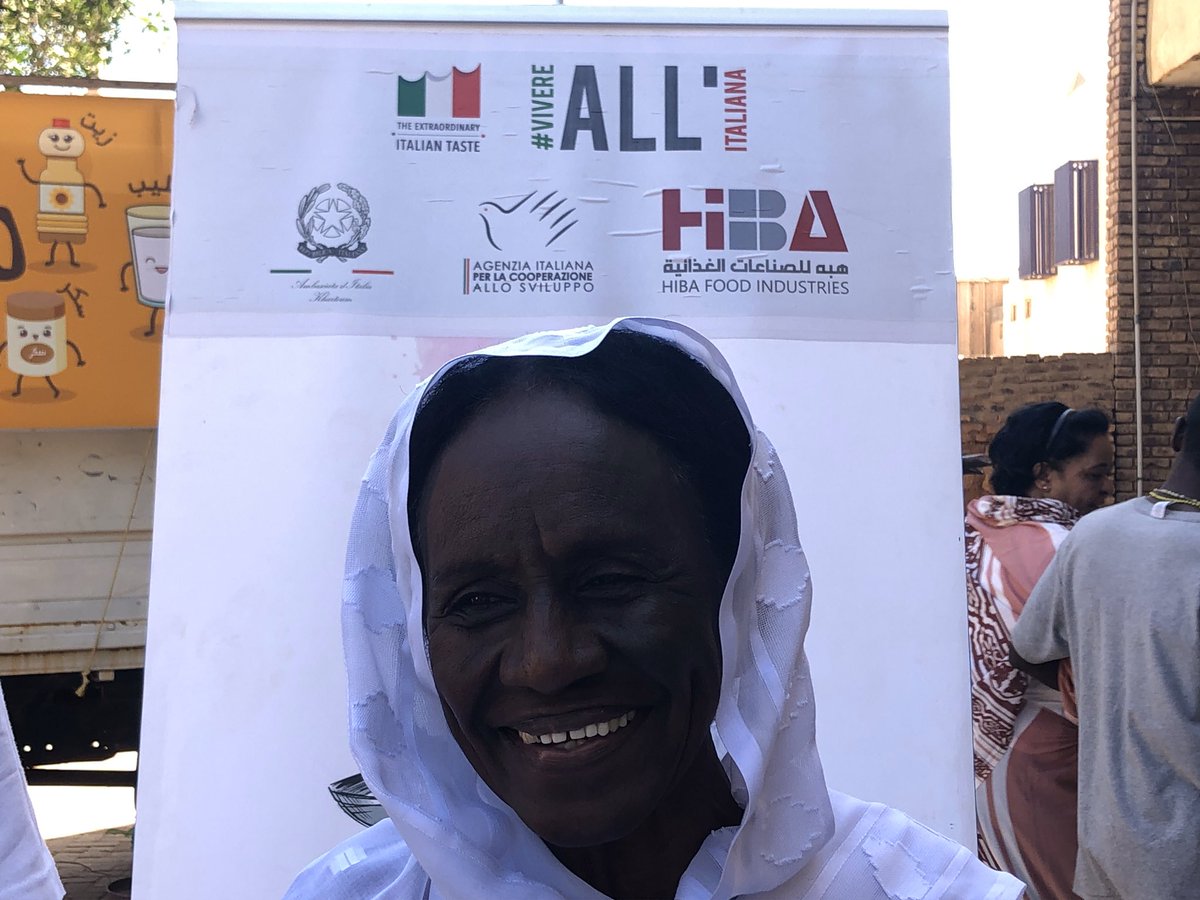 AicsKhartoum's tweet photo. 🇸🇩🇮🇪Secondo giorno delle #cooking classes a Omdurman: 200 mamme e ragazzi di #OVCI @Usratuna hanno partecipato alla preparazione dei 🍪 Mr. Mayo. Grande interesse e partecipazione: 🌾 di sorgo,olio, burro di 🥜 ▶️cook safety eat healthy👍💪🏽👏@AicsKhartoum @aics_it @ItalyInSudan https://t.co/o6OH9Dxceb