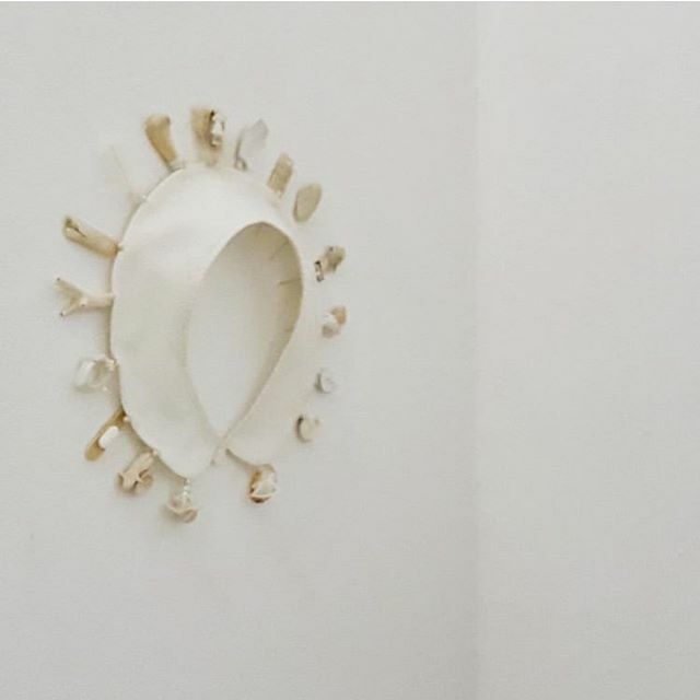 CrossStreetArts's tweet photo. Usekh by Paula Fenwick Lucas “Every childhood has its talismans, the sacred objects that look innocuous enough to the outside world, but trigger an onslaught of vivid memories when the grown child confronts them” S. Johnson
.
#colourinabsence #artist #Ma… https://t.co/0CnG4QPysY https://t.co/nrNwLH47hC
