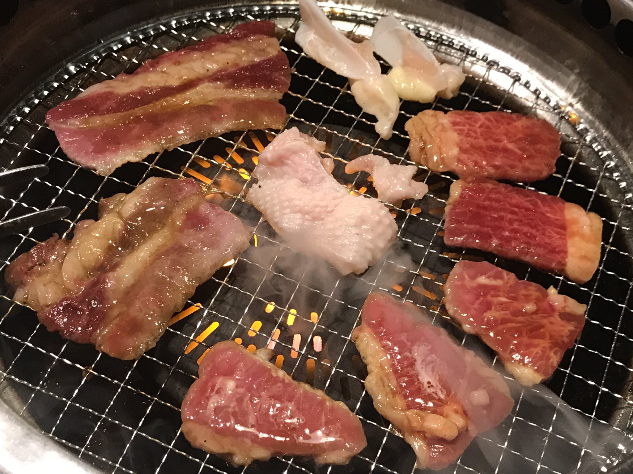 キャットc 公式マスコット 満を辞して焼肉に来たニャ 自らの意思で来たのは3年ぶりくらいニャ 100分間は早いニャ タイムアタックニャ もう年内外食はしない見込みニャ T Co Zuguj5thbf Twitter