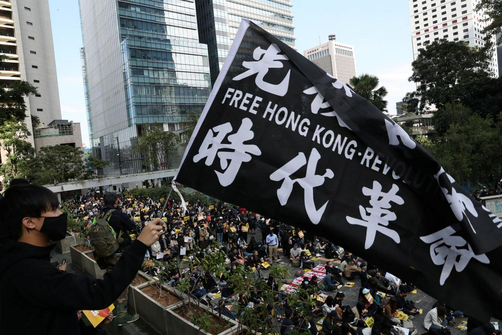 Reuters's tweet photo. Hong Kong office workers begin week of lunchtime protests https://t.co/o5aAgiujvO https://t.co/2mLxTSg5Ao