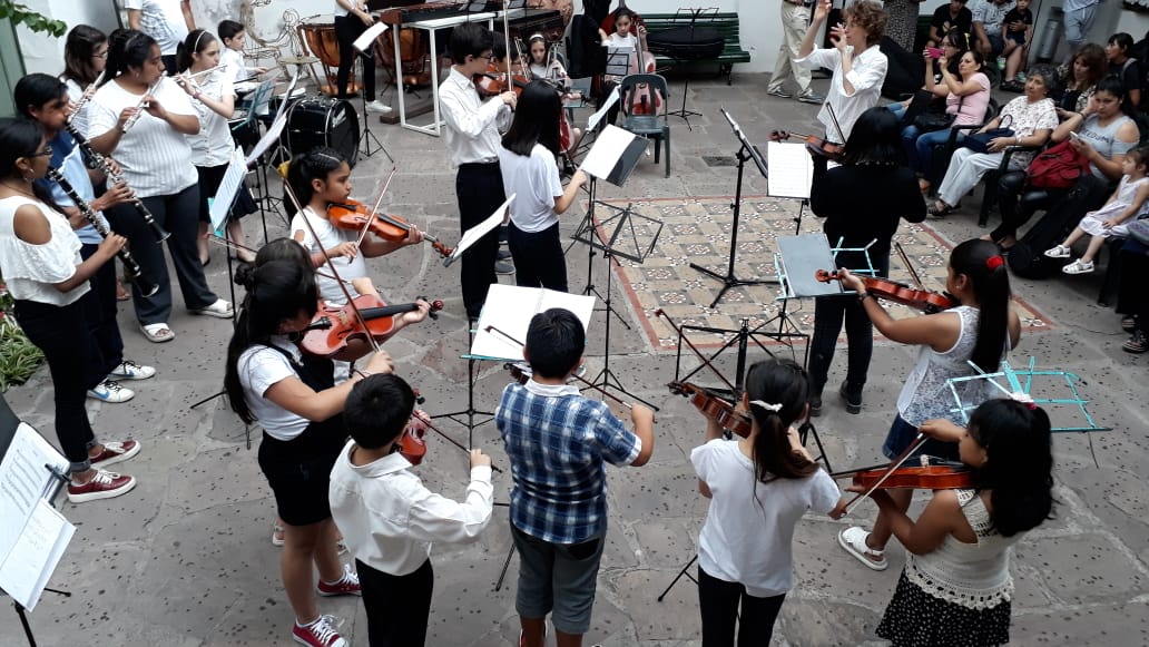 y_coros's tweet photo. Orquesta increscedo cerrando el año en el museo Hernández @UrtubeyJM @aniberruezo @fguillesaavedra @artydance23 https://t.co/jCpoB9NF9P
