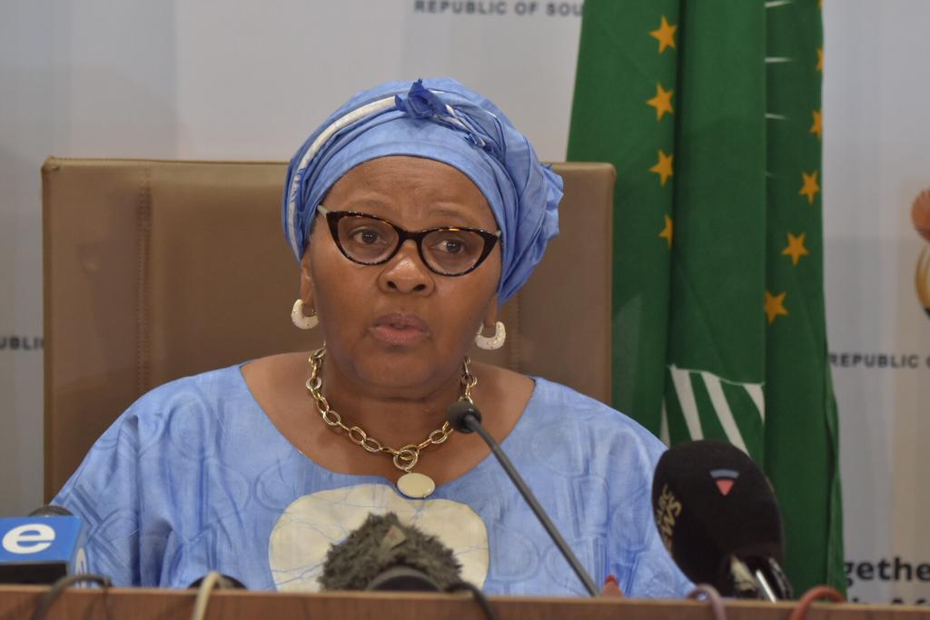 SANDF_ZA's tweet photo. Minister of Defence and Military Veterans opening remarks on the introduction of the Ministerial Task Team on Sexual Exploitation and Abuse within the SA National Defence Force to the Military Command Council.

Information and Photographs by Corporal Jonathan Mogano

#MODMV_19 https://t.co/ZeGrK2TQhH