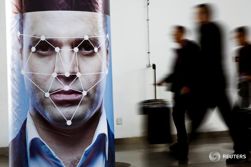 Reuters's tweet image. China&apos;s facial recognition rollout reaches into mobile phones, shops and homes reut.rs/2Y5KkPv via @brendagoh_