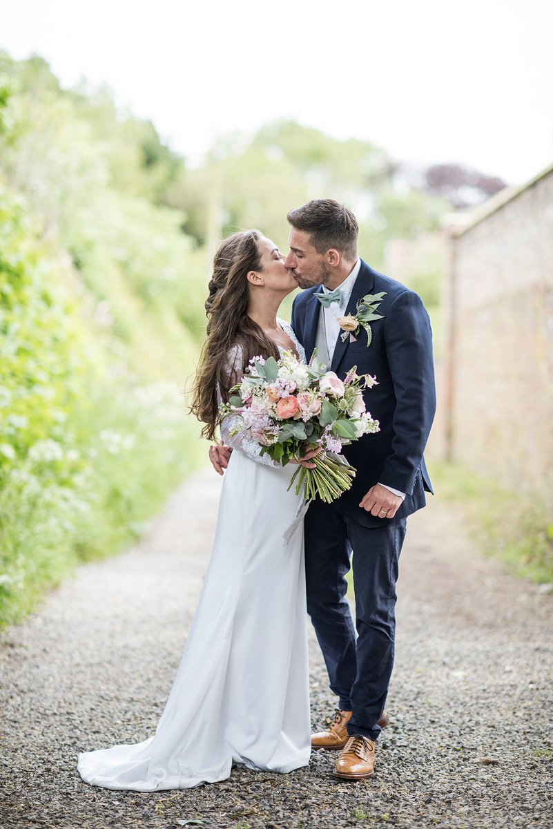 REAL WEDDING // YORKSHIREVenue: Crayke ManorStyling: A pretty barns #wedding with DIY touchesSeason: Springhttps://bridesupnorth.com/2019/12/02/sam-stuart/ … Pics Jane Beadnell Photography