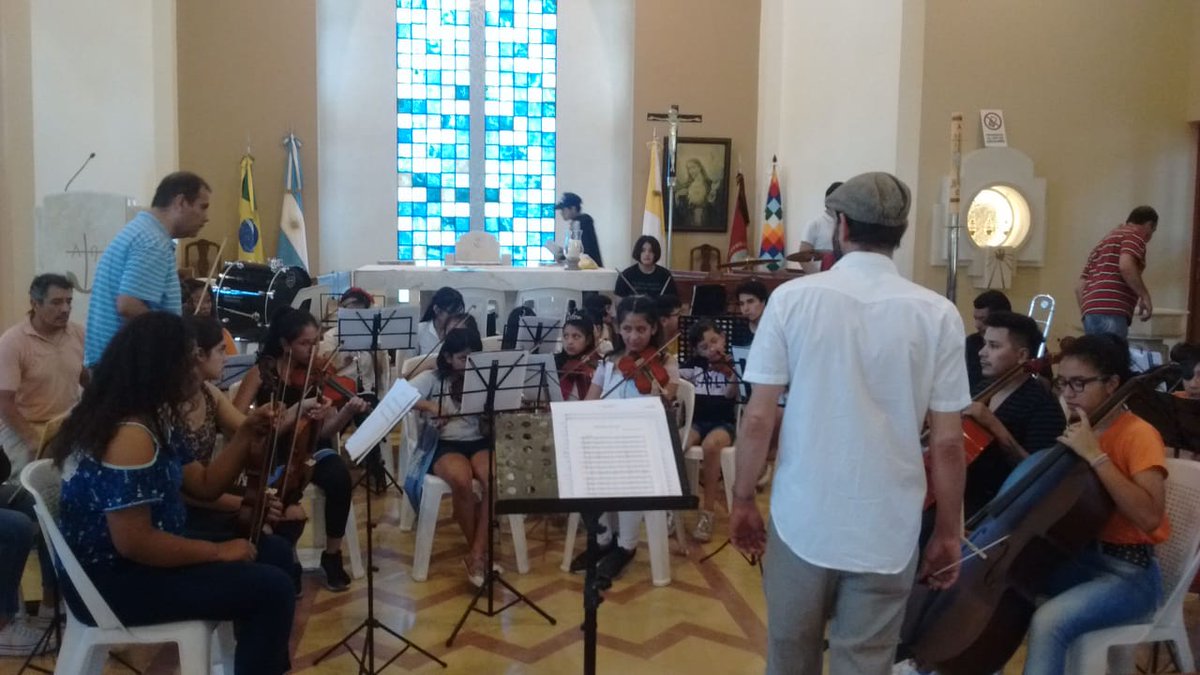y_coros's tweet photo. La orquesta Martha argerich  cerrando el año en iglesia aparecida de vaqueros @UrtubeyJM @aniberruezo @fguillesaavedra @artydance23 https://t.co/LBugSRyIIV