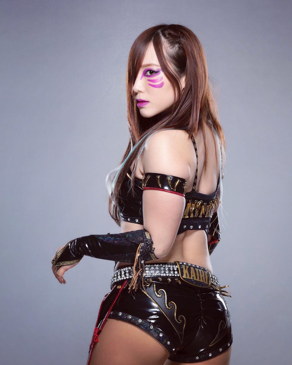 #MondayVibes Pirate Queen Kairi Sane @KairiSaneWWE Stardom Kairi vs Raw Kai...