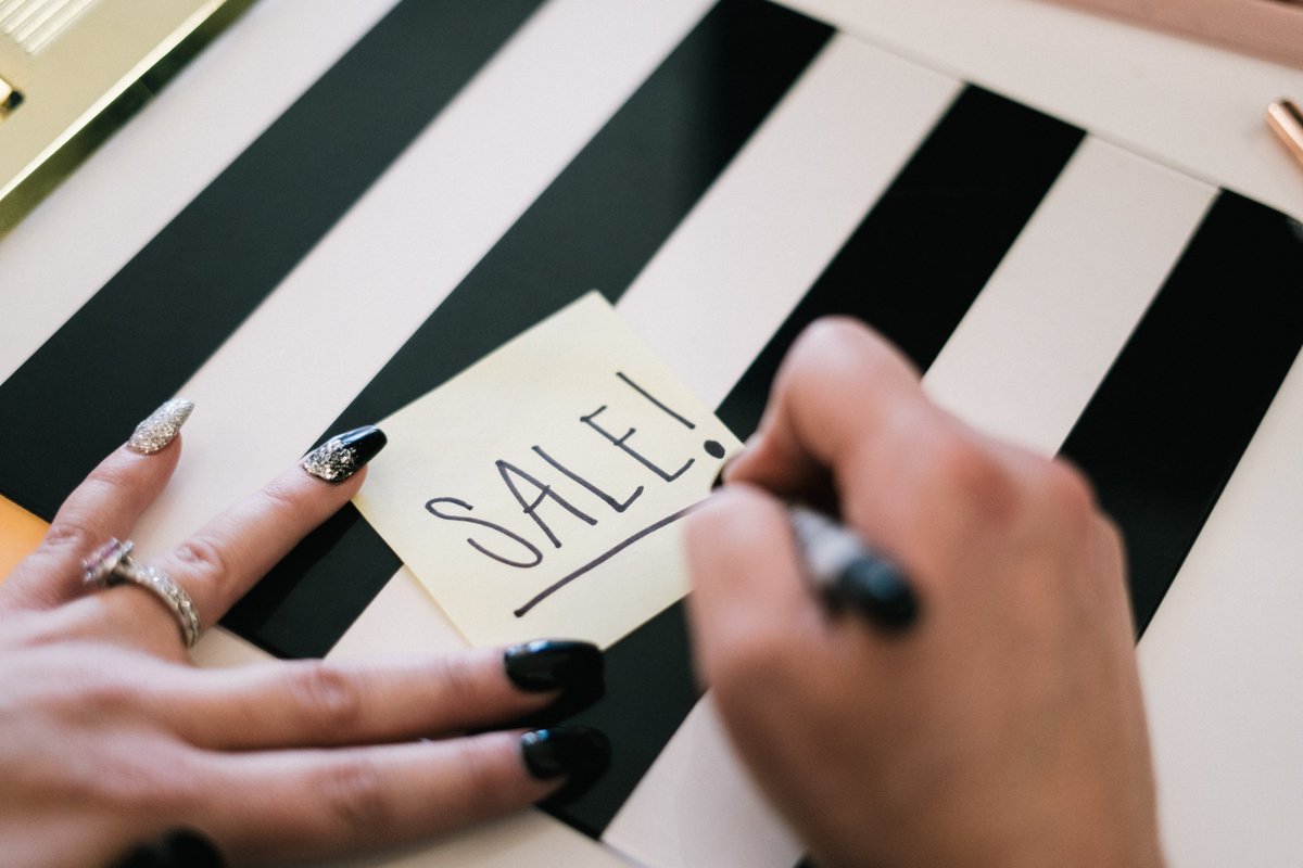 SamitoCo's tweet image. 2019 #BlackFriday saw $7.2 billion in #digitalsales in the U.S. alone. That’s up 14% over last year. Globally sales hit $20 billion!

Interestingly, #mobileorders are up sharply! On Black Friday 65% of all digital orders were consummated on a mobile device.

Source: Salesforce