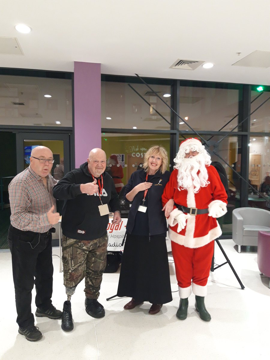 BTHFTVolunteers's tweet photo. Radio Royal join Santa for the BRI Christmas tree light switch on. @BTHFT @radioroyal52. Join us at 5pm.🎄🎄🎄🎄🎄 https://t.co/Xm4NGhpjvb