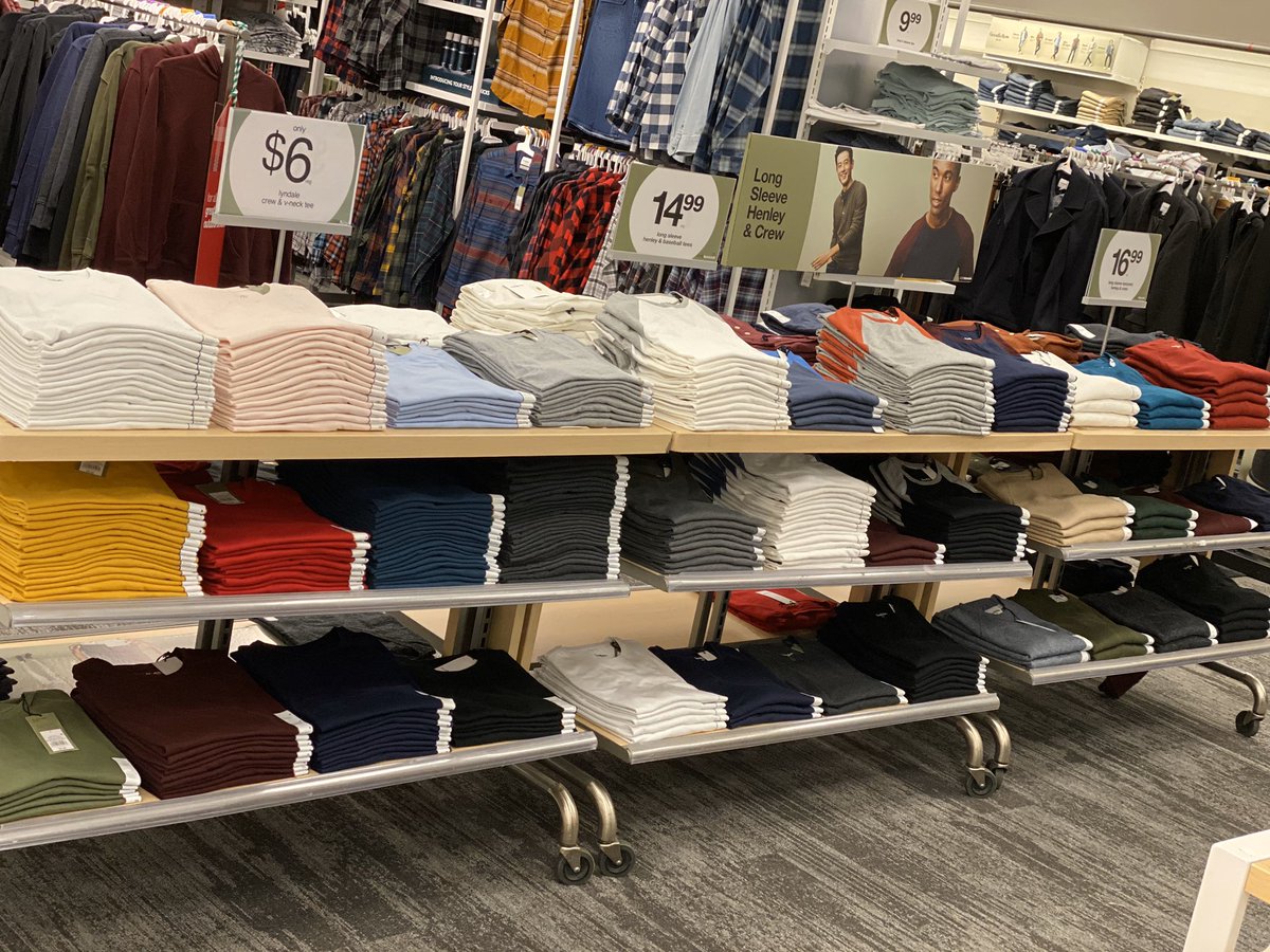 AmaebiOriT3382's tweet image. Getting those #Goodfellow tees and Henley  folds back crisp 🥓and sizzling 🔥🔥🔥after the busy Black Friday weekend. #t2840 #theValley #crispfolds #targetstyle #folds #standards @HerbertMarkows1 @StefaneeM