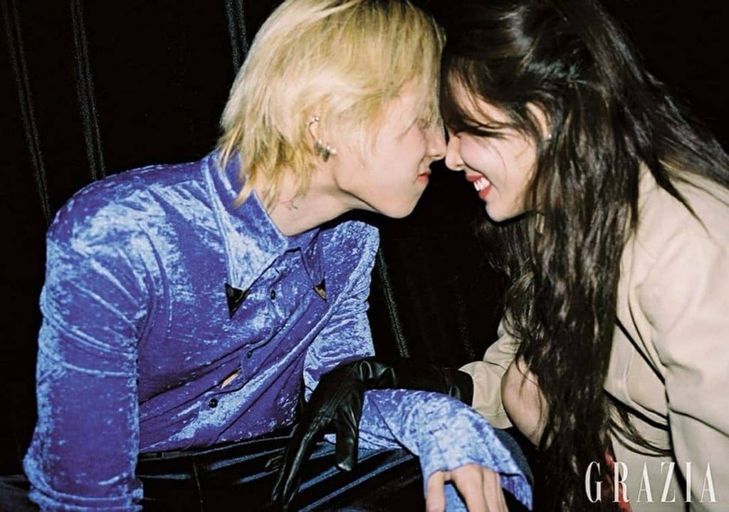 softforhyudawn's tweet photo. HYUNA wrote under one of his recent post, “i miss you 💜” in which DAWN replied with, “i’m coming 🏃‍♂️🏃‍♂️🏃‍♂️🏃‍♂️❤️” 

PLS, THEYRE SO CUTE 🥺 https://t.co/Bbb9hpcW2t