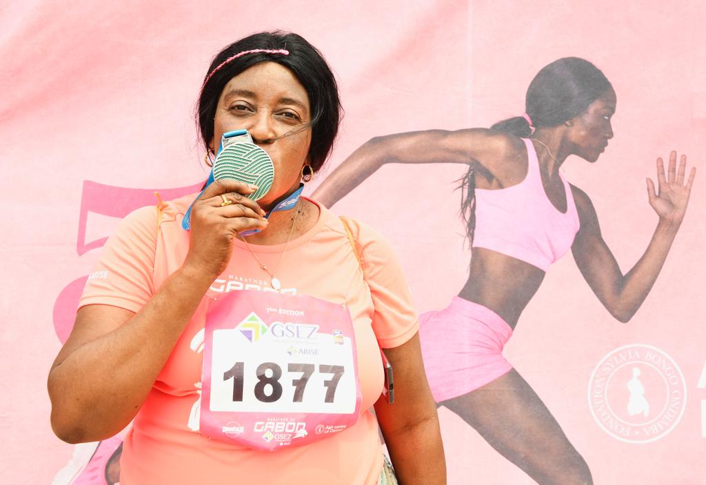 Quelle émotion de voir Michelle, ancienne résidente de la Maison d'Alice, courir "la Gabonaise". Aujourd'hui en rémission, sa participation est un fort message d'espoir, de force et de persévérance.
Vous êtes un exemple pour nous toutes. #Gabon #AgirContreLeCancer