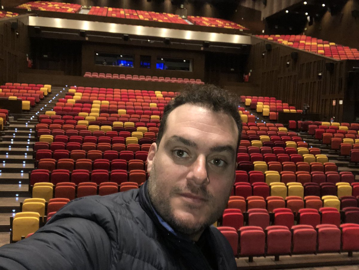 Fedesmarque's tweet photo. Solo quedan tres horas para que este auditorio @CartujaCenter presente un lleno hasta la bandera y tengamos a las principales figuras del deporte nacional e internacional en la Gala de los Premios #DEX2019 Y recordad que podéis seguirlo en directo en @eldesmarque y @miteleonline https://t.co/4b8ZPquQds