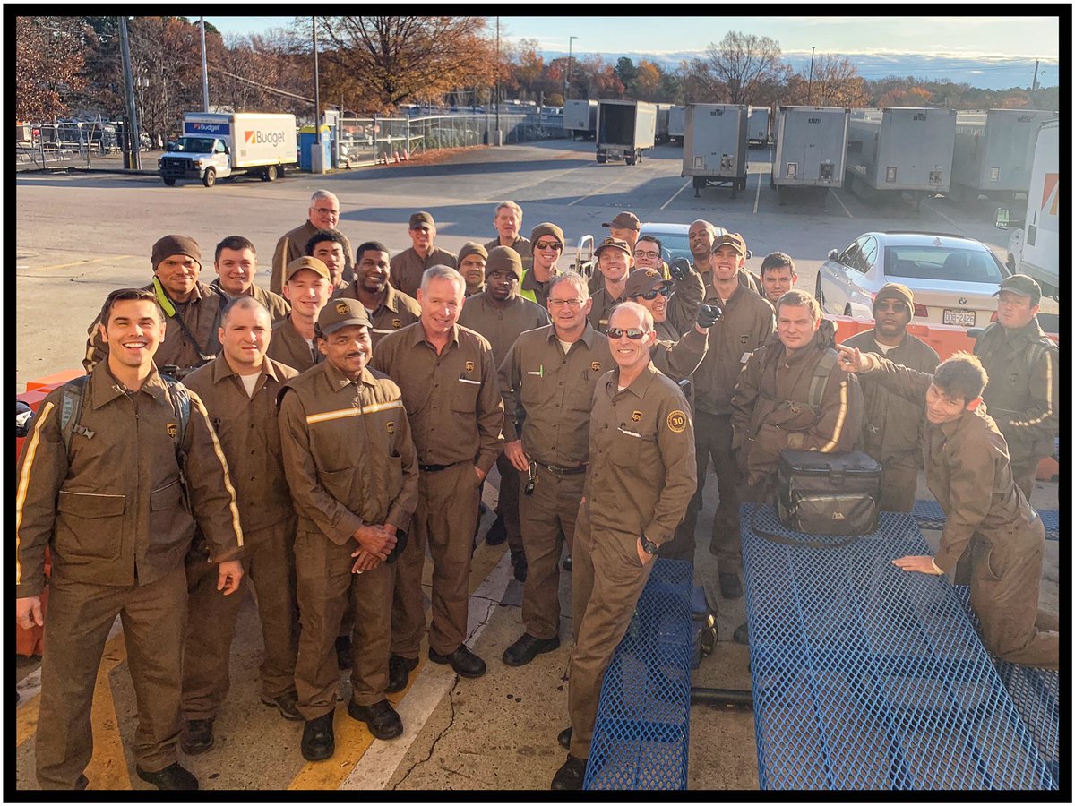 FallsRiverUPS's tweet photo. @FallsRiverUPS service providers ready to get out there and get this Peak party started #WeGotThisSanta #FallsRiverSafePeak https://t.co/tFfqWe9T7w