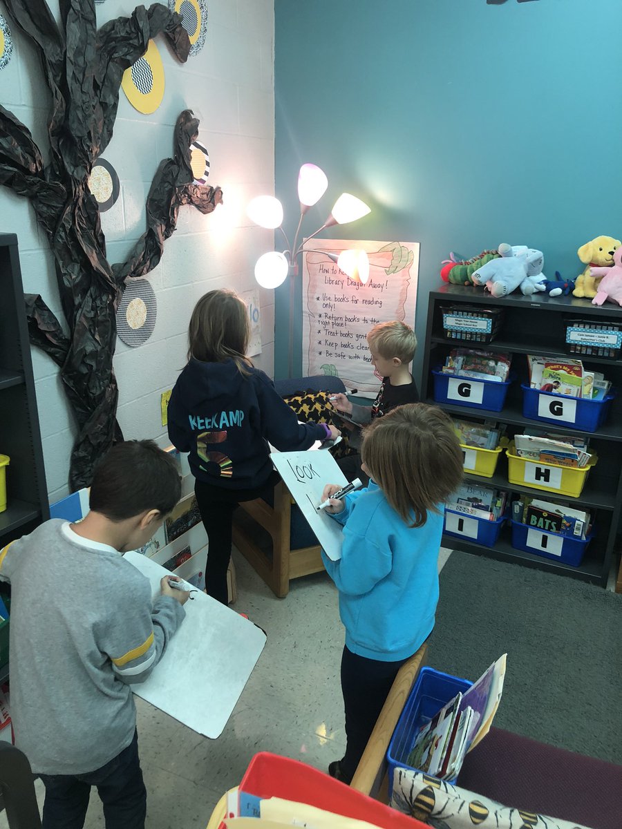 mrsharriscafe2's tweet image. Word detectives on the lookout for vowel teams! #weareduello #duellolearns