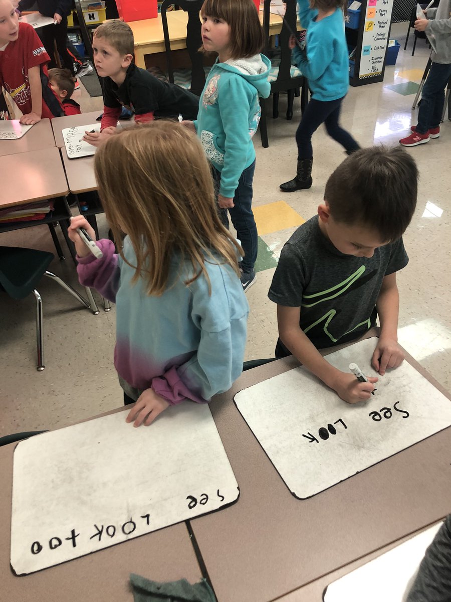 mrsharriscafe2's tweet image. Word detectives on the lookout for vowel teams! #weareduello #duellolearns