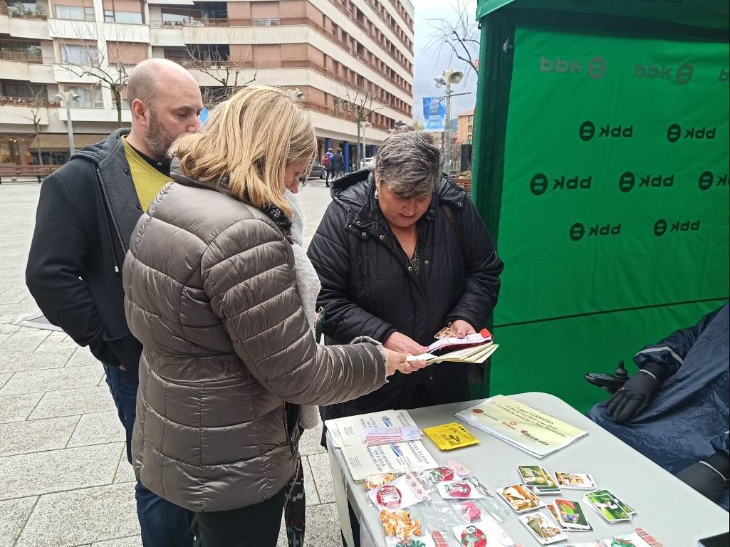 gorabarakaldo's tweet photo. Hoy conmemoramos el Día Internacional de las Personas con Discapacidad y hemos acompañado a nuestras vecinas y vecinos de #Codisfiba
@amaiadelcampo #alkatea #Barakaldo @mikelantizar @rakellala https://t.co/PvTHDxIwKU