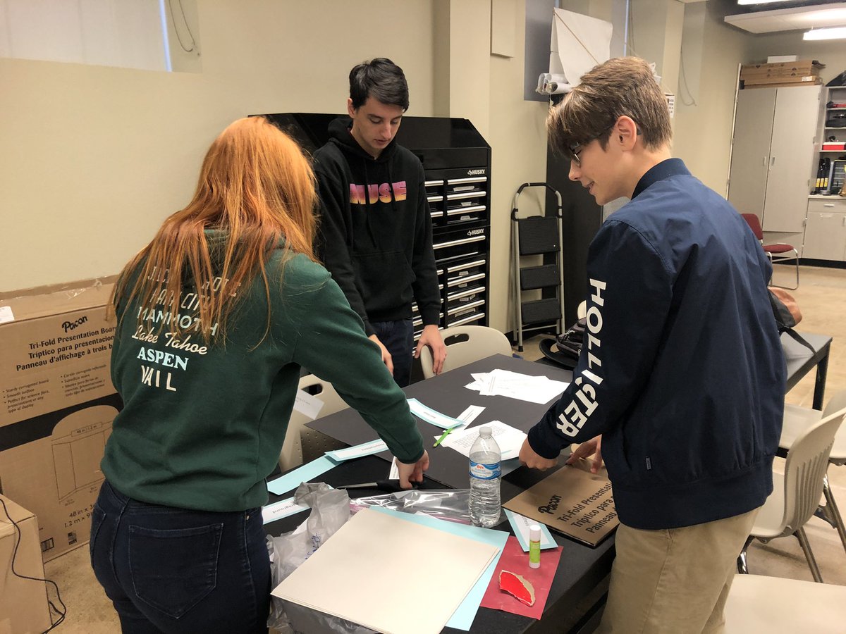 lexi_pMET's tweet photo. Working hard on our week back!! #PeoriaMET #PeoriaMETEnt https://t.co/UOqkGUVKSx
