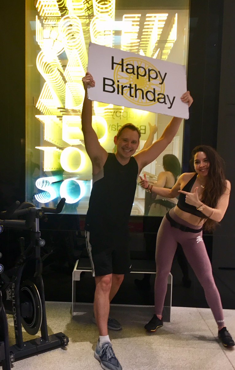 VictorOchoDiaz's tweet photo. Started another year of life with more discoveries in Vegas. Props to the cast of @AtomicSaloon and bartenders at @LisaVanderpump’s glorious cocktail garden. Challenged myself to be up early for a @soulcycle birthday ride. 🙌🙌🙌🚴‍♂️💪
Time to take it back to Texas! https://t.co/pNaYVfIJYI