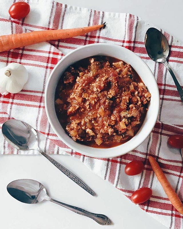 Mioum, une bonne sauce à spag', c'est toujours gagnant! Celle-ci est aux légumes d'hiver et au tofu fumé, préparé à la mijoteuse 🤤 Recette sur fraichementpresse.ca
-
-
-
#Fraichementpresse #Spaghettisauce #Vegan #Vegetalien #lundisansviande #foodblog… bit.ly/2Yd8Gqr