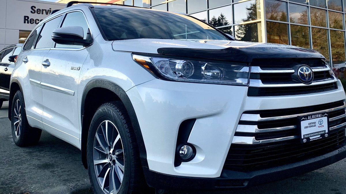 CT_Experience's tweet photo. Mike &amp; Cassandra have now purchased their 3rd vehicle with me. They are now a bit greener with their new #Toyota #Highlander #Hybrid #SUV! Full-size SUV with the fuel-economy of a compact SUV!

#GreenDriving
#OwnerApproved
#RepeatCustomer
#TheChrisTurnerExperience
#NewVehicle https://t.co/592GzUHkGh