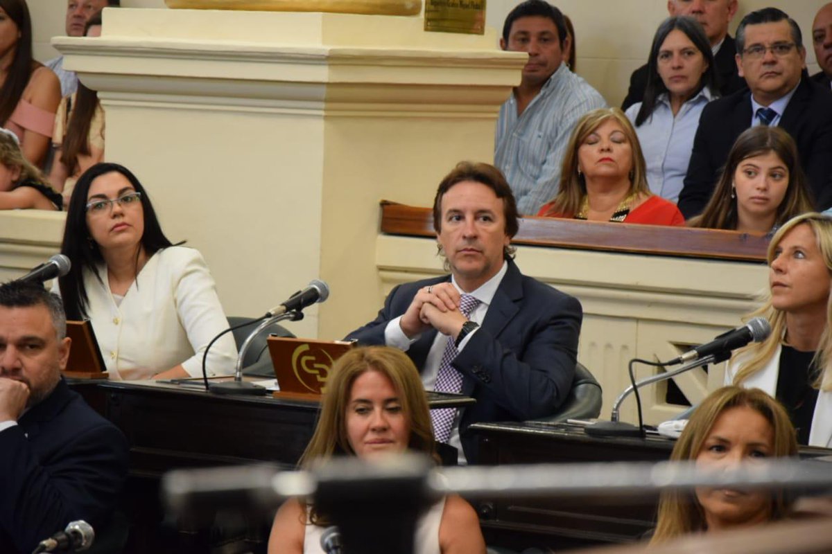 arielbaez's tweet photo. Hoy juraron los diputados electos el 2 de junio. Bienvenidos, felicitaciones y éxitos ! #ArielBaez #DiputadoProvincial @CicoCorrientes https://t.co/FoPqdVZnXI