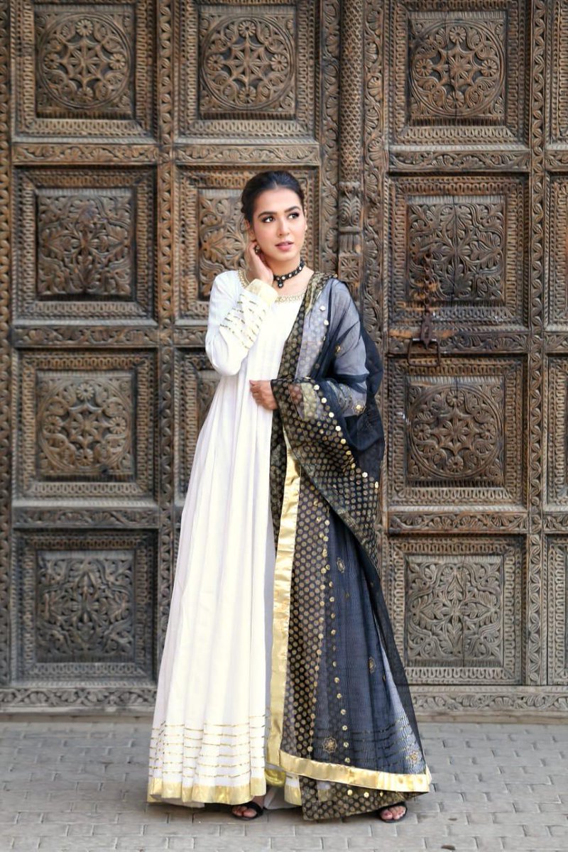 MediaSpringPk's tweet photo. TV star @manshapasha slays from head to toe in this classic eastern look from #BeatsPakistan https://t.co/bx6zRCOIUd