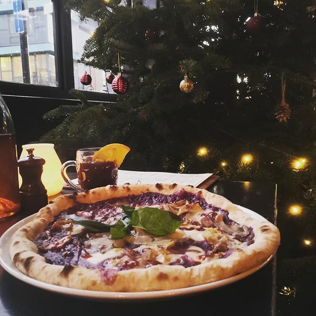 We are Christmas ready AF.
Got that mulled wine on, the chefs rocked up with a brand new pizza for the season.

We have you.
*
*
*
*
*
*
#christmas #mariacareychristmas #xmas #pizza #mulledwine
#beerbeerbeer #beer #beers #beergeek #beerlover #beertography #beerlife #beerstag…